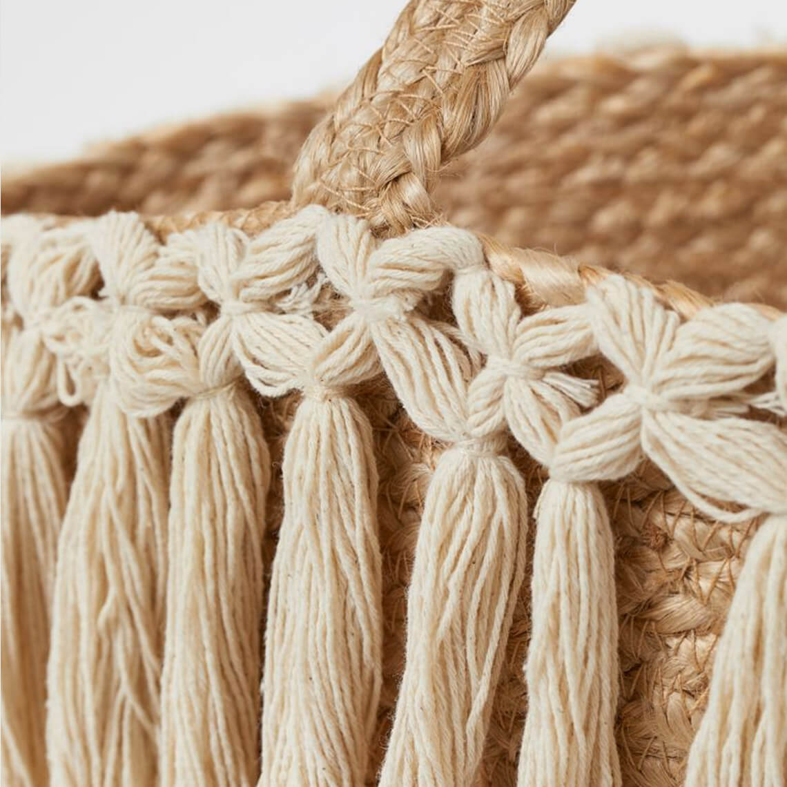 Tasseled Beach Bag - الصورة 3